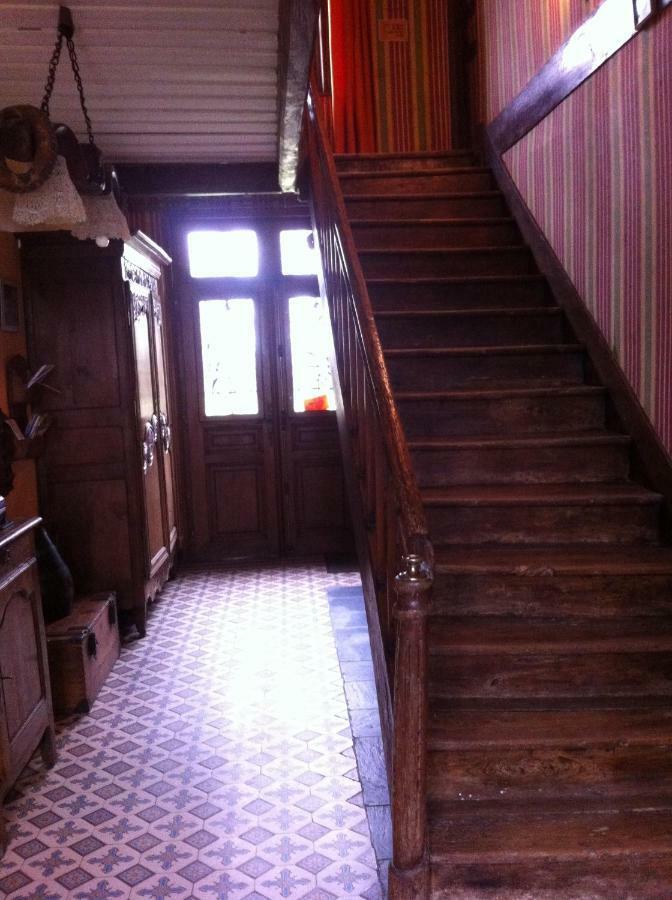 Bed and Breakfast La Ferme Des Vignes Hotot-en-Auge Экстерьер фото