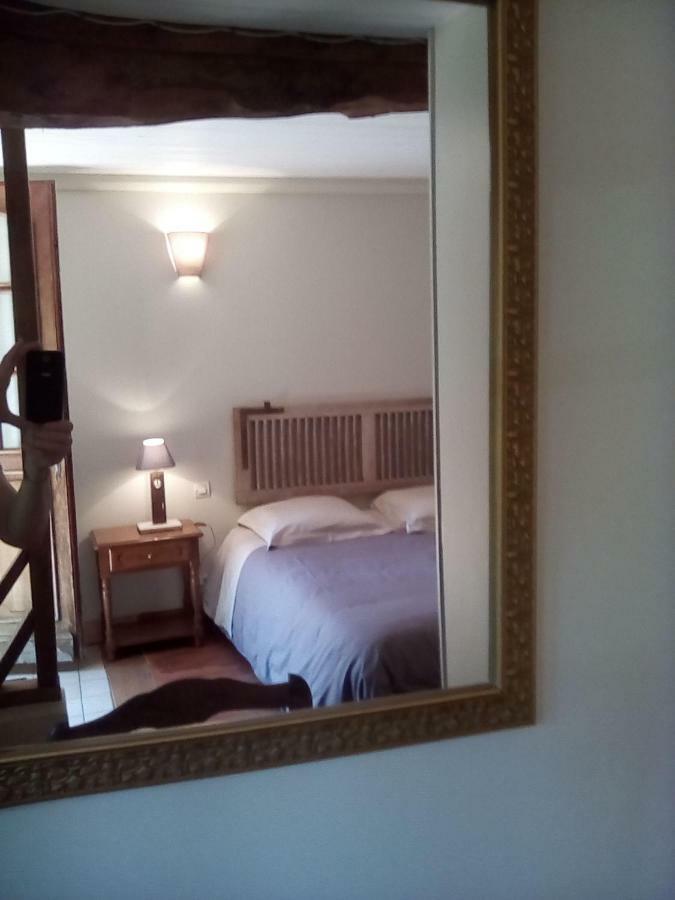 Bed and Breakfast La Ferme Des Vignes Hotot-en-Auge Экстерьер фото