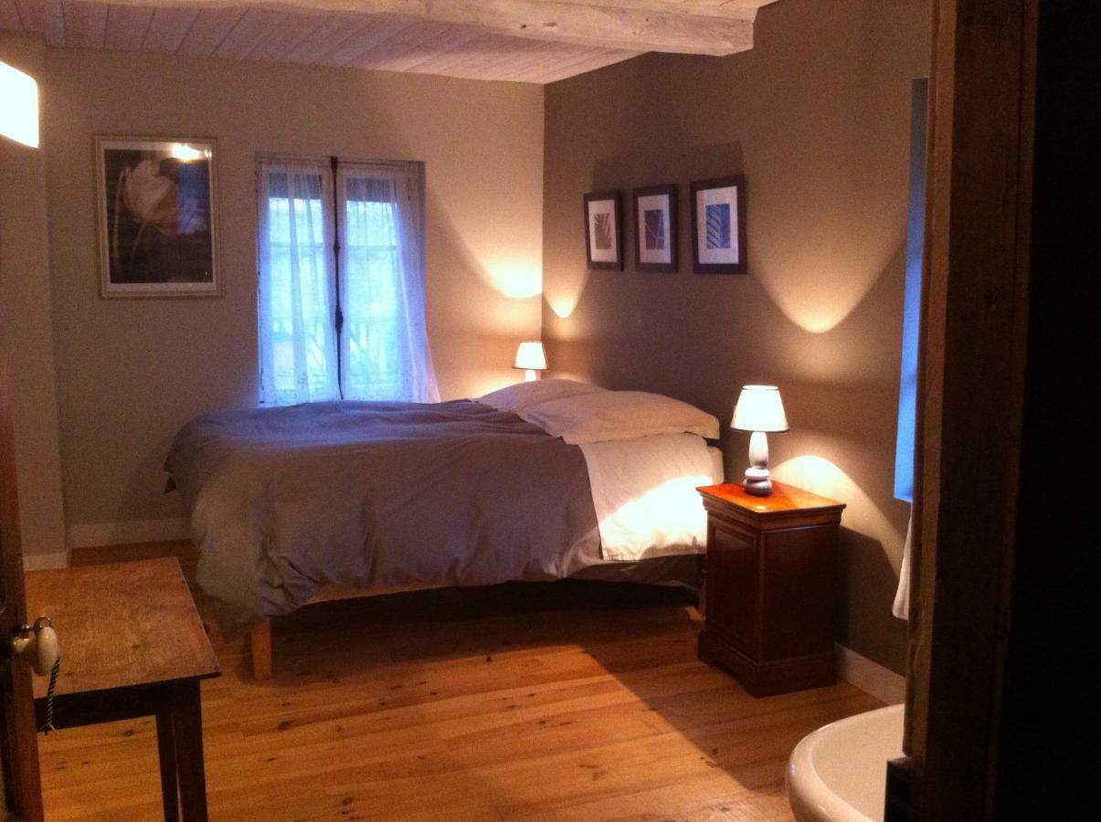 Bed and Breakfast La Ferme Des Vignes Hotot-en-Auge Экстерьер фото