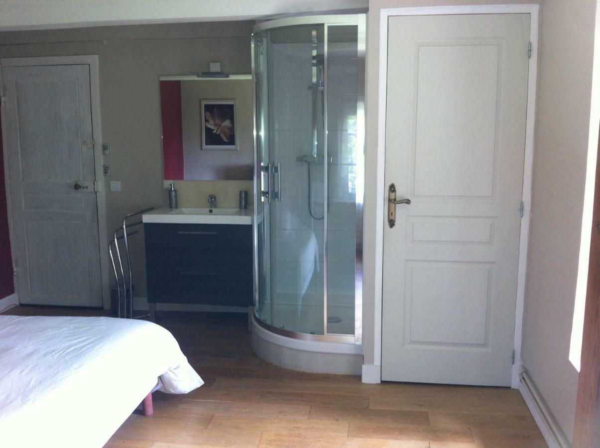 Bed and Breakfast La Ferme Des Vignes Hotot-en-Auge Экстерьер фото